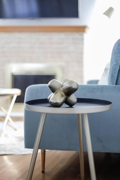 End Zone Escape-Light And Bright Hof Village Home Canton Extérieur photo