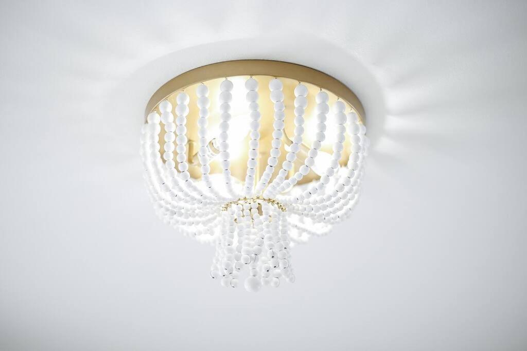 End Zone Escape-Light And Bright Hof Village Home Canton Extérieur photo