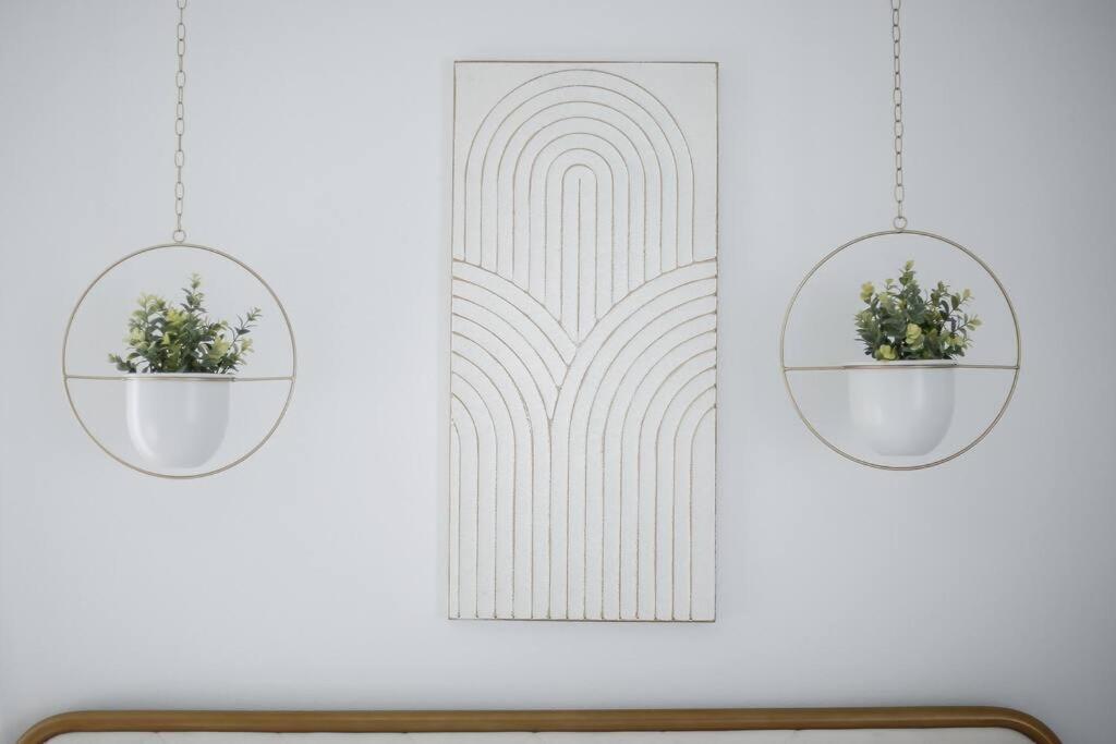 End Zone Escape-Light And Bright Hof Village Home Canton Extérieur photo