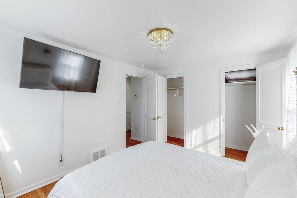 End Zone Escape-Light And Bright Hof Village Home Canton Extérieur photo