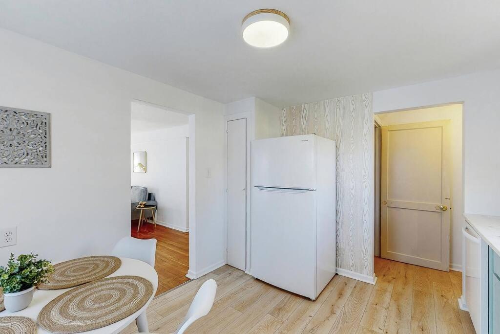 End Zone Escape-Light And Bright Hof Village Home Canton Extérieur photo