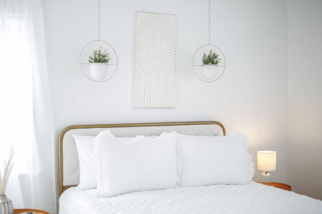 End Zone Escape-Light And Bright Hof Village Home Canton Extérieur photo